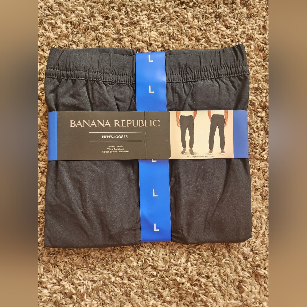 Banana Republic Mens Jogger 4-Way Stretch Secure Pocket, Color Black